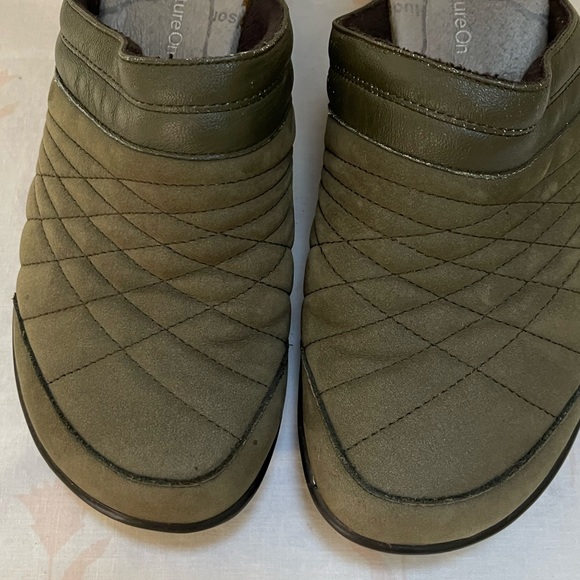 J41 Adventure On slip on clogs - Picture 3 of 11